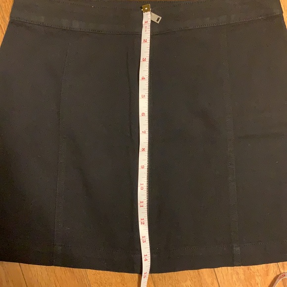3/$25 ‼️ BNWT - H&M High Waisted A-Line Black Denim Mini Skirt with Full Zipper - Picture 5 of 5